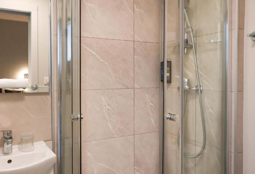 Отель Rinascitel Larmor Plage