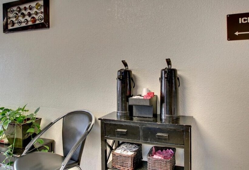 Motel 6 Altoona, Ia  Des Moines East