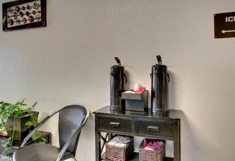 Motel 6 Altoona, Ia  Des Moines East