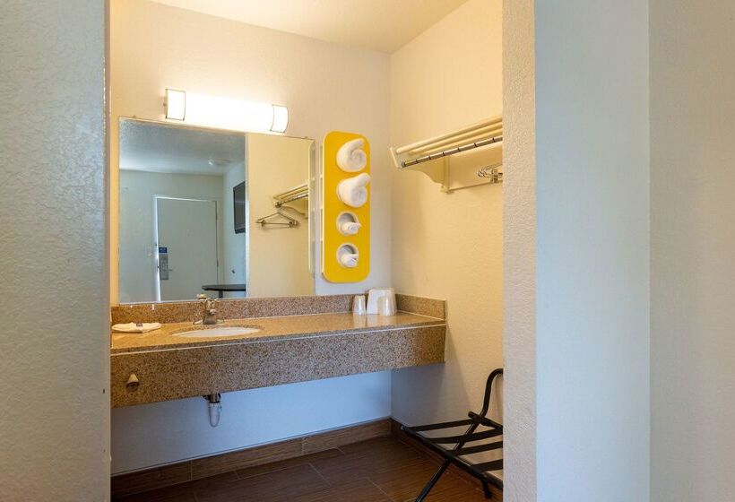 Motel 6camp Springs, Dc  South Camp Springs