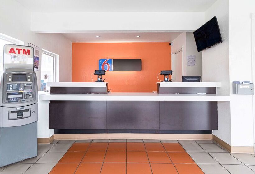Motel 6long Beach, Ca  International City
