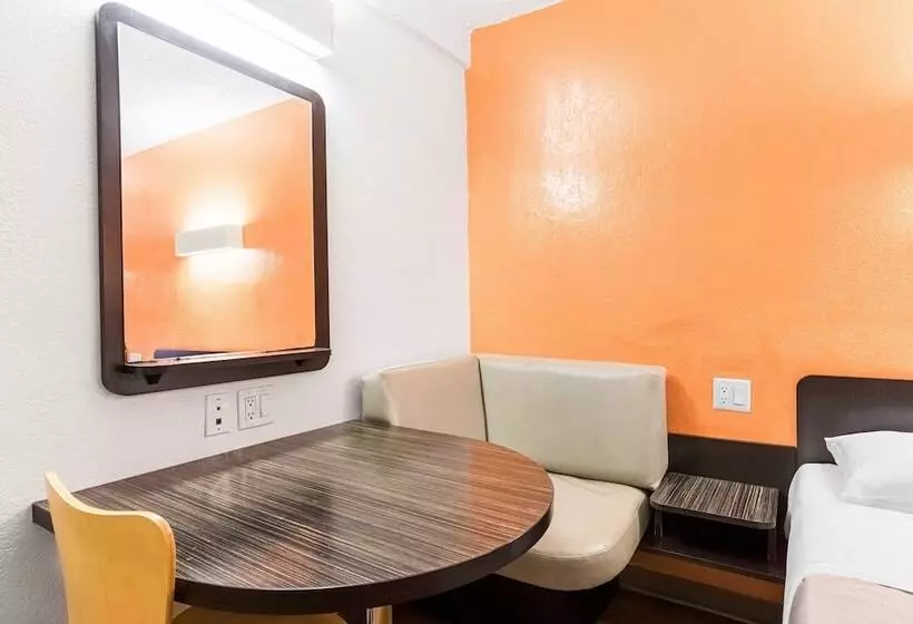 Motel 6long Beach, Ca  International City