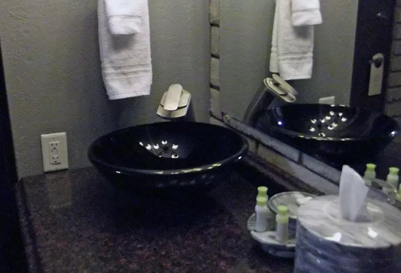 مُتل Greystone Inn