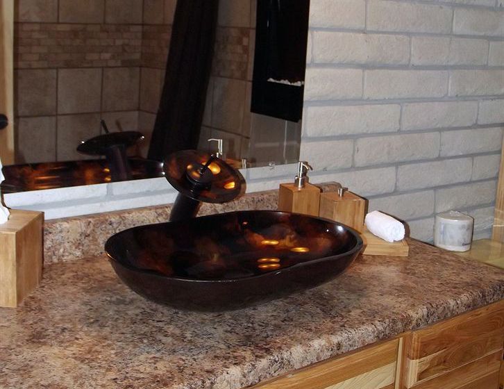 فندق على الطريق Greystone Inn