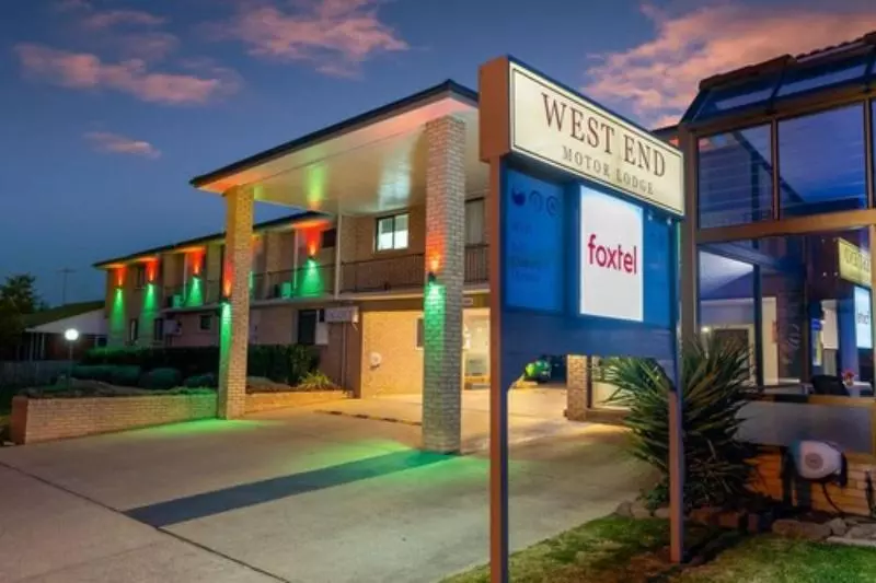 汽车旅馆  West End Motor Lodge
