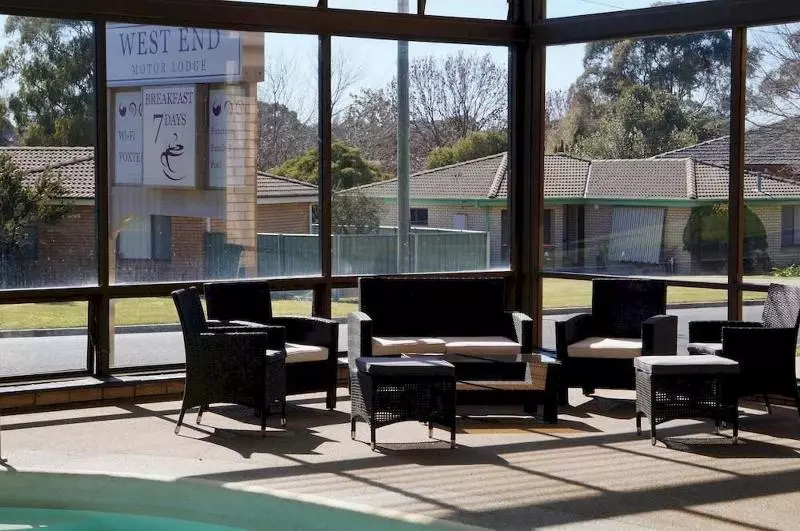 汽车旅馆  West End Motor Lodge