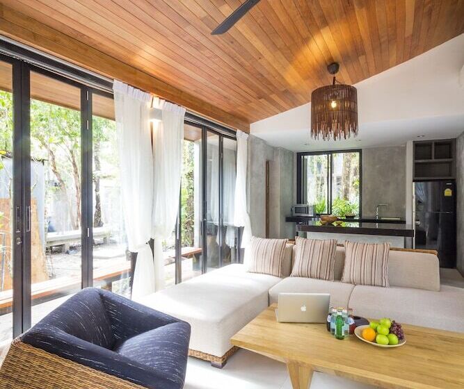 منتجع Villa Thalanena By The Beach