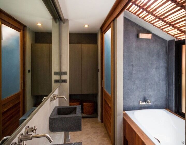 منتجع Villa Thalanena By The Beach