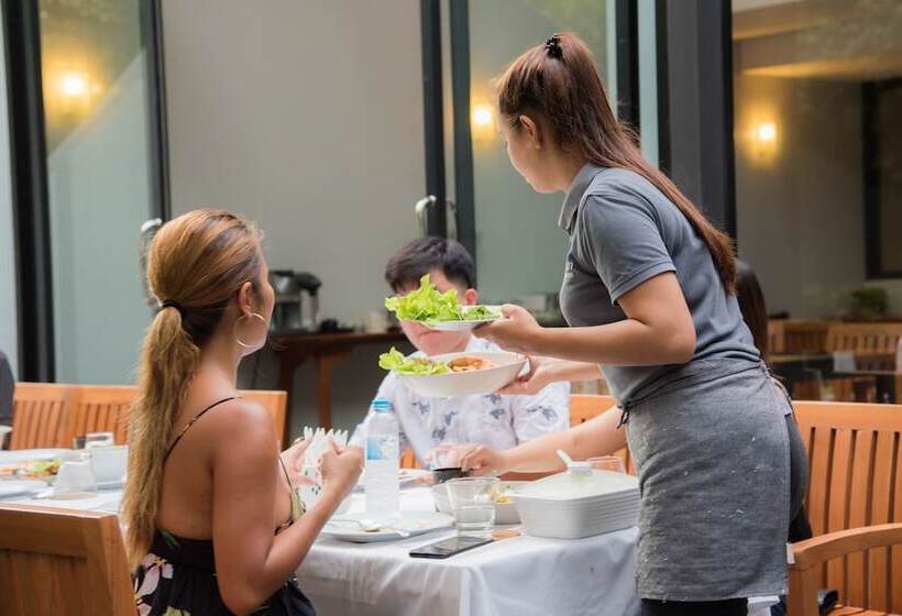 منتجع Villa Thalanena By The Beach