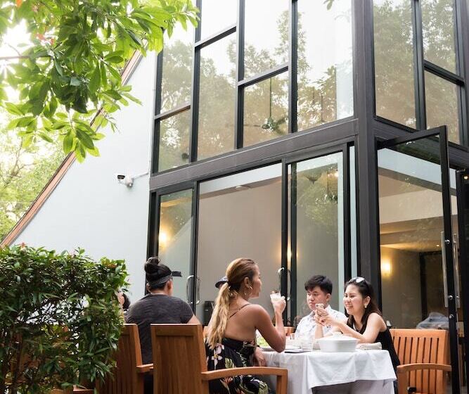 منتجع Villa Thalanena By The Beach