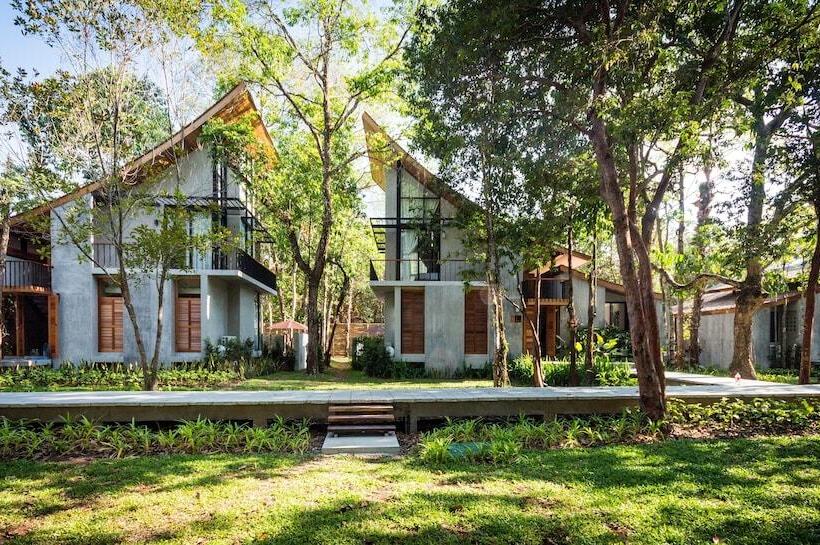 منتجع Villa Thalanena By The Beach