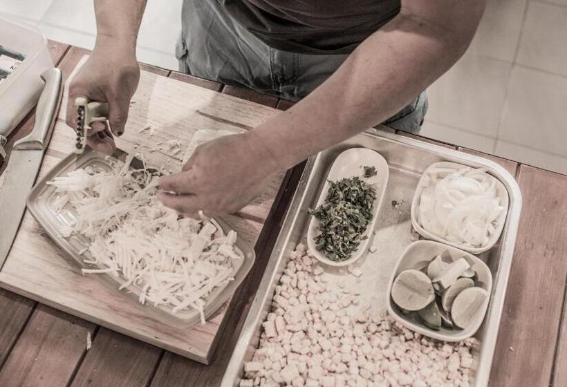 منتجع Villa Thalanena By The Beach