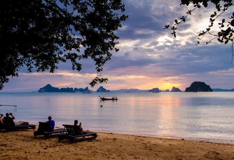 منتجع Villa Thalanena By The Beach