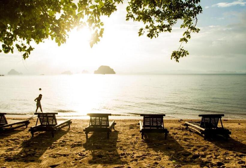 منتجع Villa Thalanena By The Beach