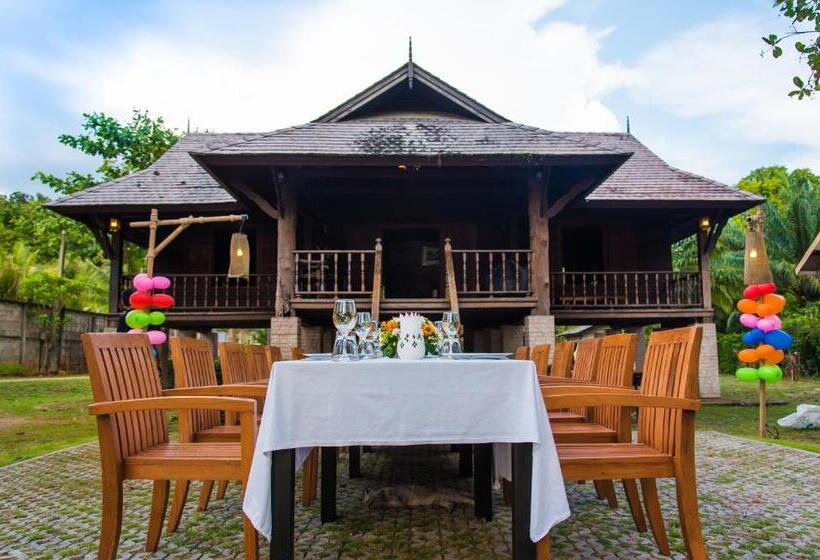 منتجع Villa Thalanena By The Beach