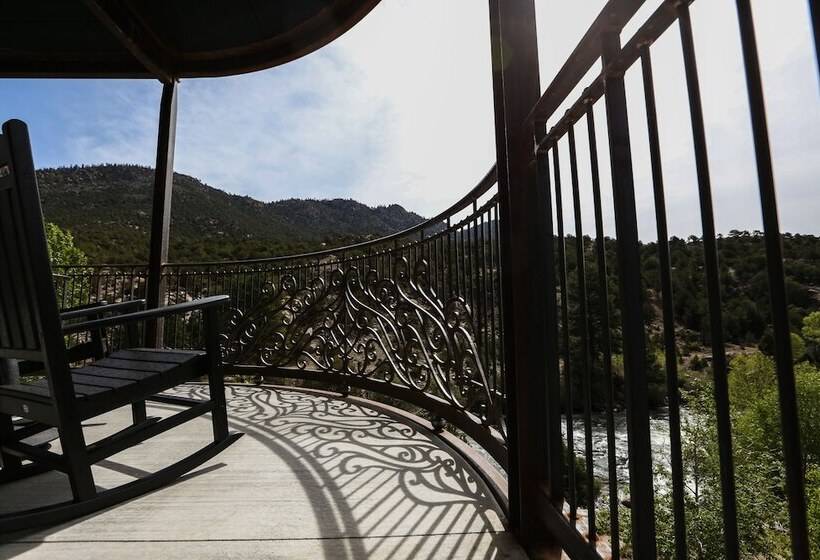 Surf Hotel & Chateau