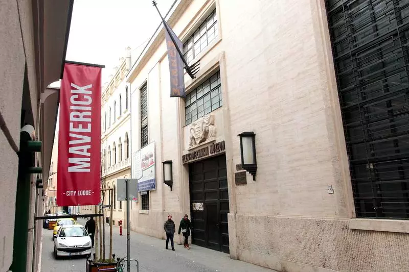 הוסטל Maverick City Lodge