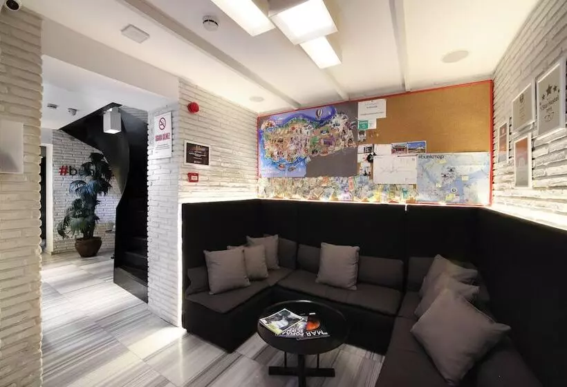 ベッドアンドブレックファースト Wabi Hostels