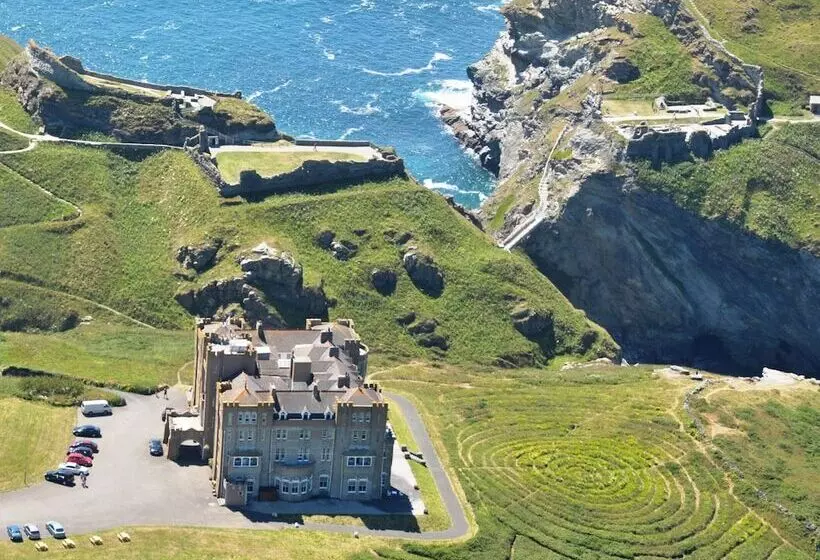 Отель Camelot Castle