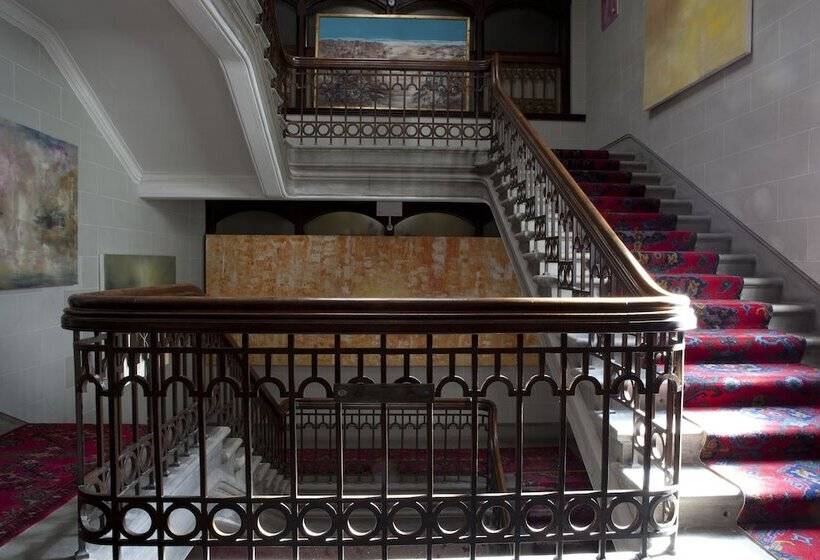 ホテル Camelot Castle