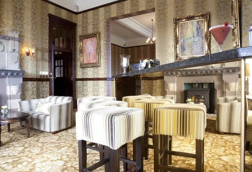 Отель Camelot Castle