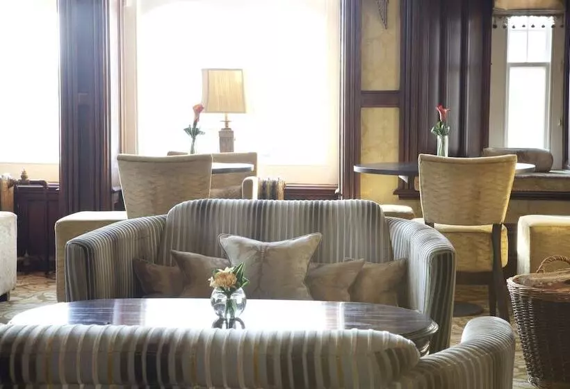 Отель Camelot Castle