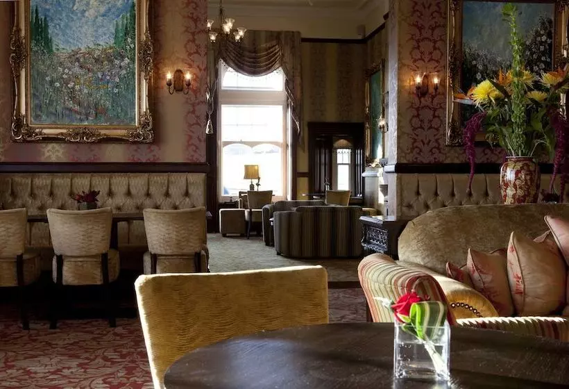 Отель Camelot Castle