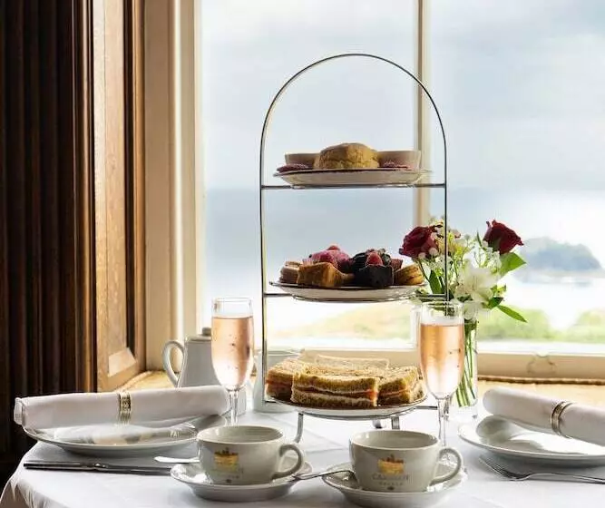 Отель Camelot Castle