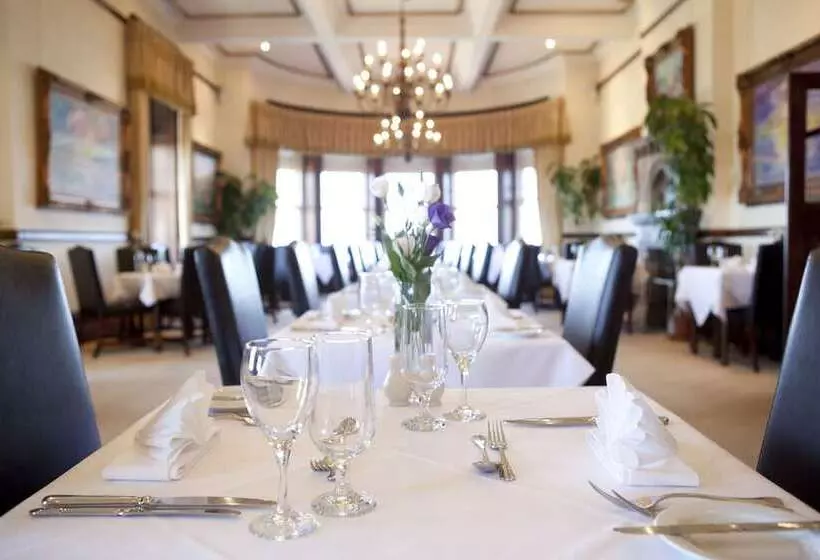 Отель Camelot Castle