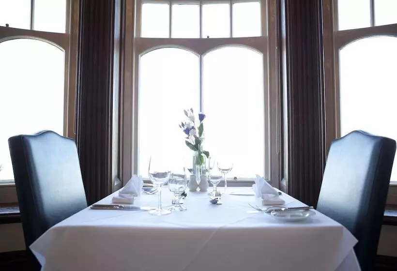 Отель Camelot Castle