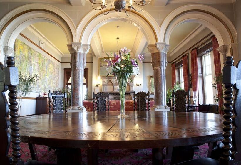 ホテル Camelot Castle