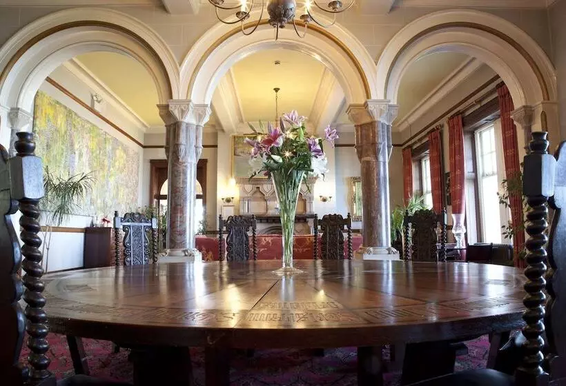 Отель Camelot Castle