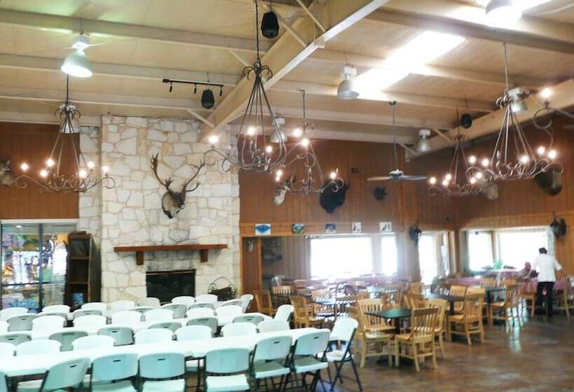 Отель North Texas Jellystone Park