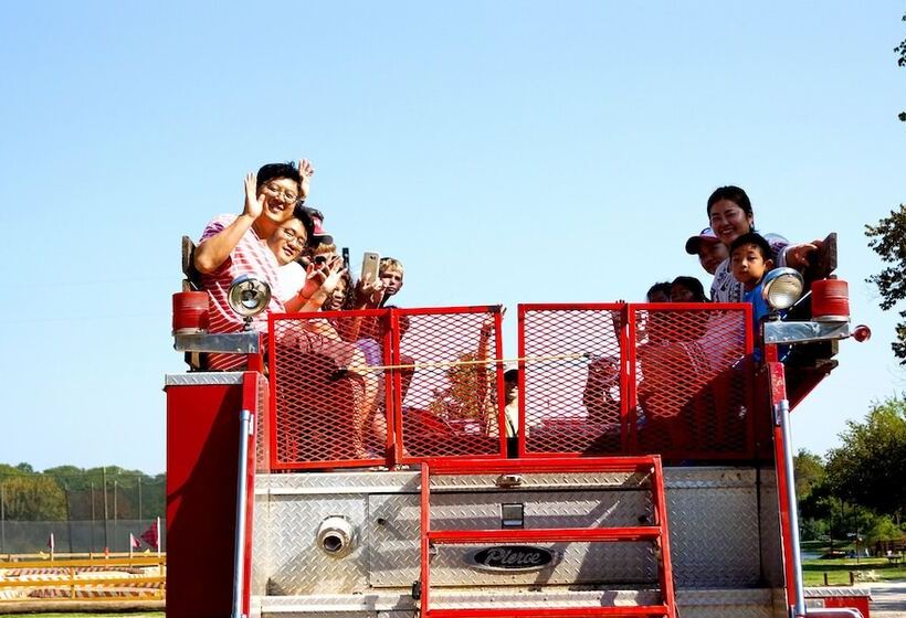 Отель North Texas Jellystone Park