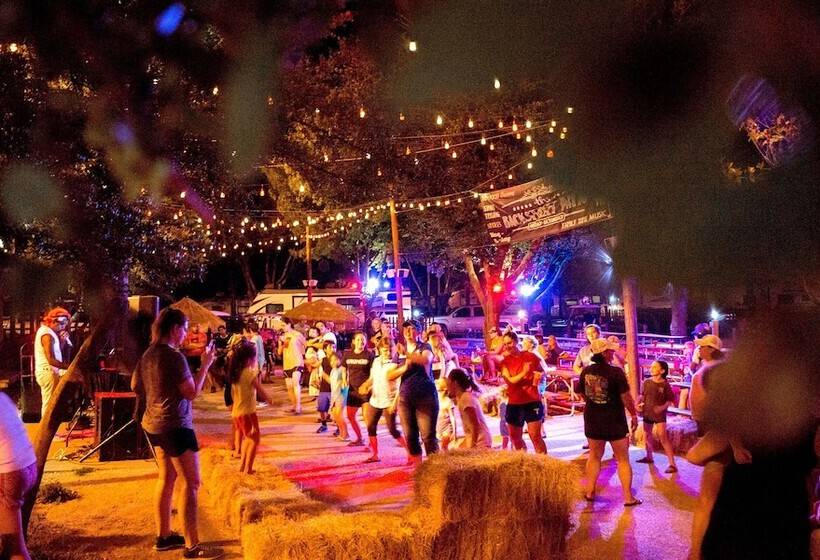 Отель North Texas Jellystone Park