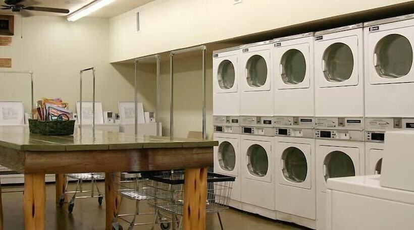 Отель North Texas Jellystone Park