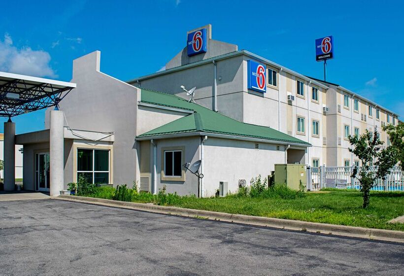 Motel 6 Seymour, In North