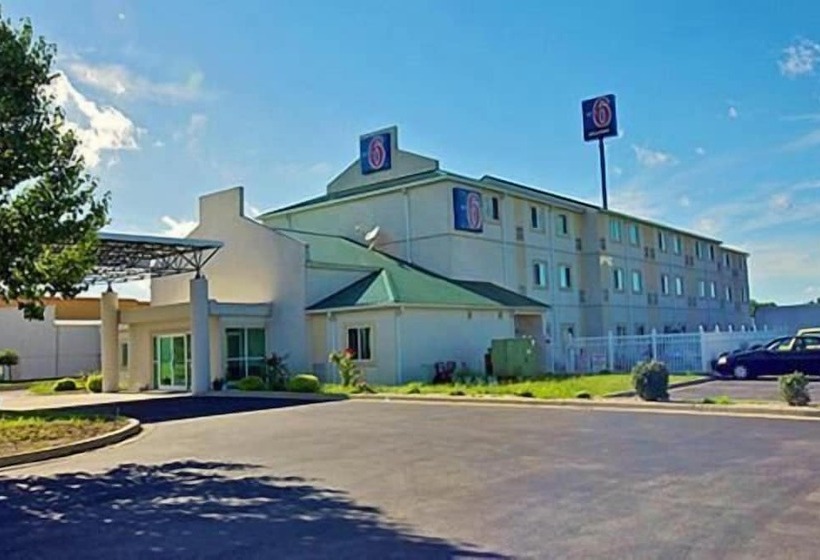Motel 6 Seymour, In North