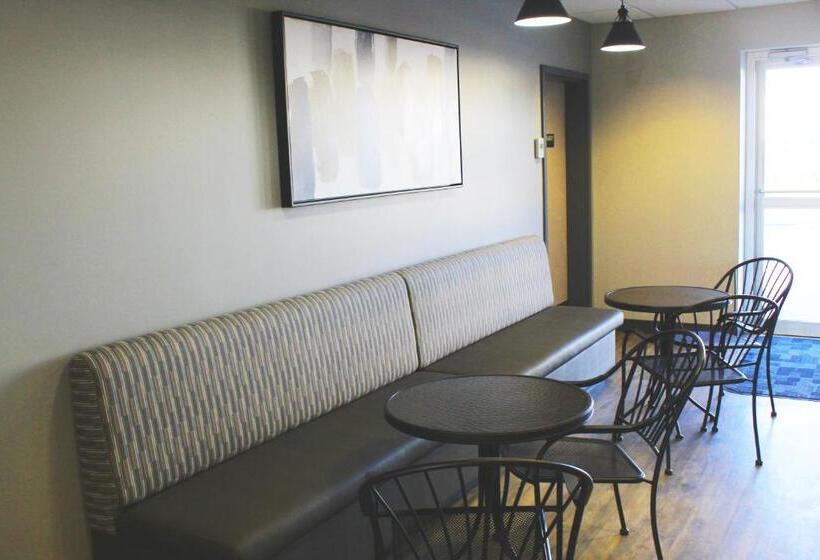 モーテル Days Inn By Wyndham Stony Plain