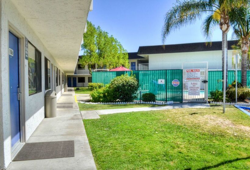 Motel 6santa Nella, Ca  Los Banos  Interstate 5