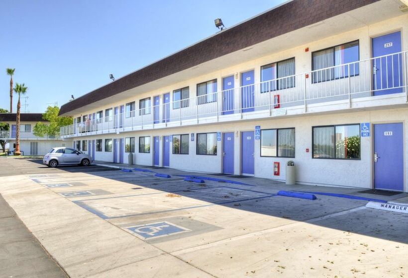 Motel 6santa Nella, Ca  Los Banos  Interstate 5