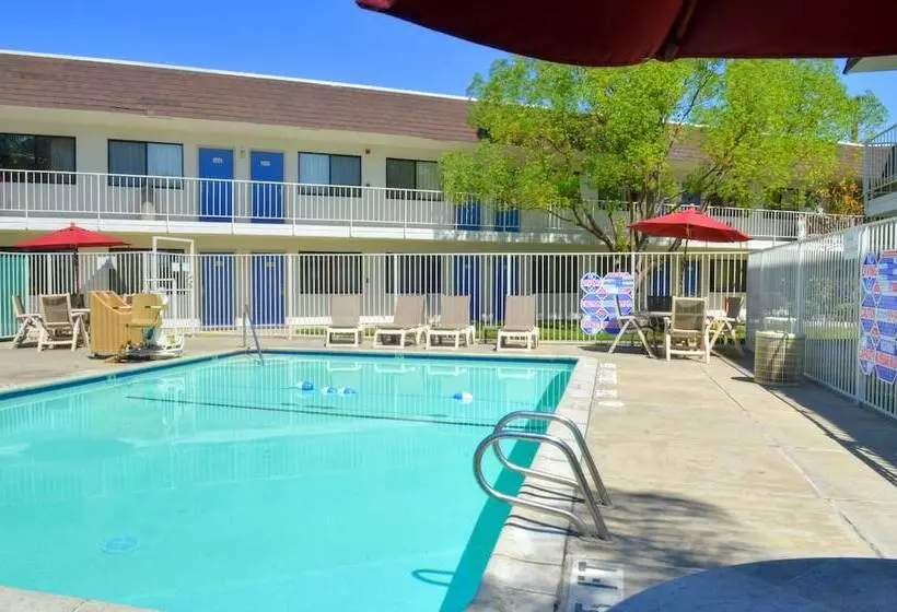 Motel 6santa Nella, Ca  Los Banos  Interstate 5