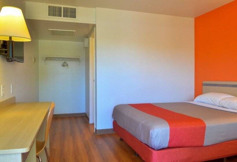 Motel 6santa Nella, Ca  Los Banos  Interstate 5