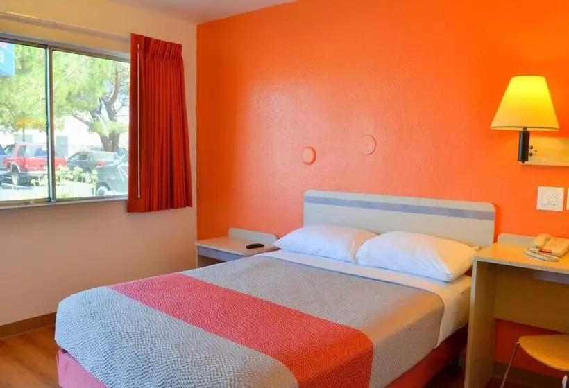 Motel 6santa Nella, Ca  Los Banos  Interstate 5