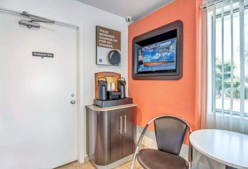 モーテル Park Inn By Radisson, Tracy