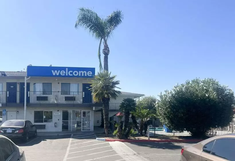 Motel 6tulare, Ca