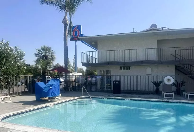 Motel 6tulare, Ca