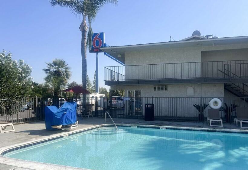 Motel 6tulare, Ca