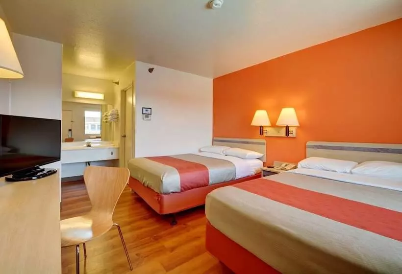 Motel 6windsor Locks, Ct Hartford