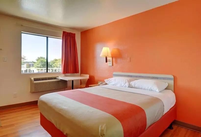 Motel 6windsor Locks, Ct Hartford